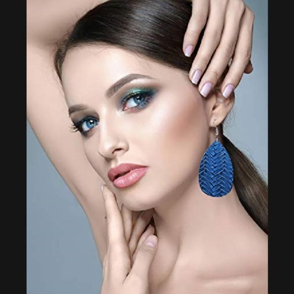 20 Pairs of Tear Drop Faux Leather Earrings - Picture 3 of 4